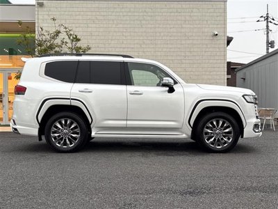 2025 Toyota LAND CRUISER 300 thumbnail 36