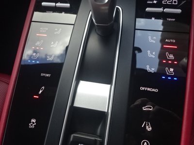 2022 Porsche MACAN 照片 35