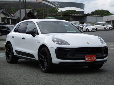 2024 Porsche MACAN photo 2