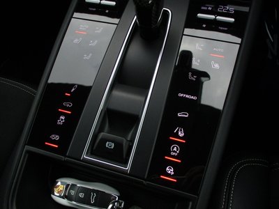 2024 Porsche MACAN thumbnail 22