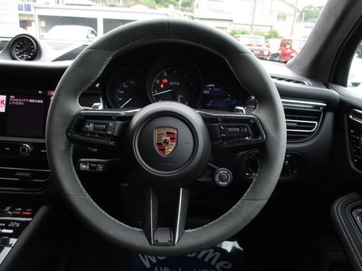 2024 Porsche MACAN photo 13