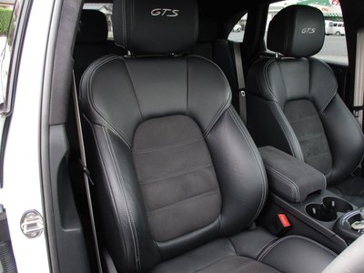 2024 Porsche MACAN thumbnail 36