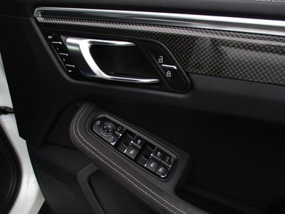 2024 Porsche MACAN thumbnail 26
