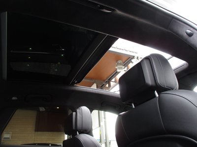 2024 Porsche MACAN photo 11