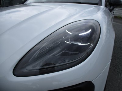 2024 Porsche MACAN thumbnail 38