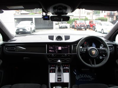 2024 Porsche MACAN photo 10
