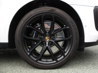 2024 Porsche MACAN thumbnail 40