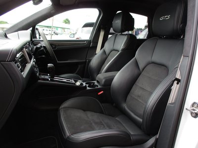 2024 Porsche MACAN thumbnail 29