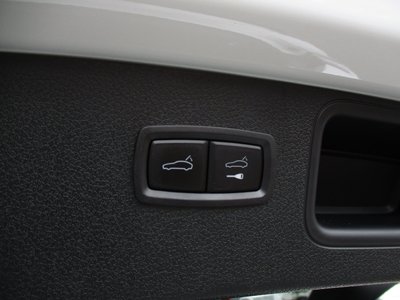 2024 Porsche MACAN thumbnail 35