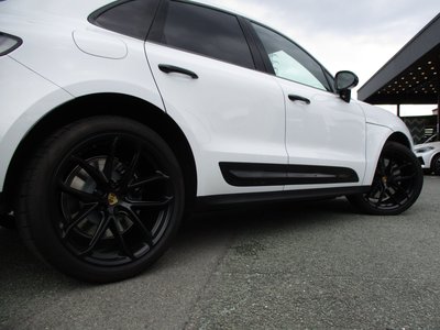 2024 Porsche MACAN photo 9