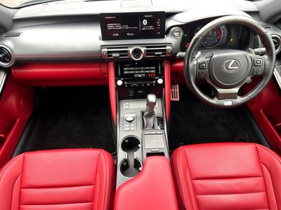 2021 Lexus IS photo 2