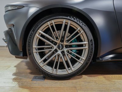 2025 Aston Martin VANTAGE — миниатюра 11