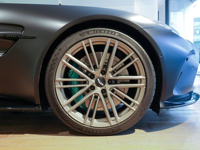 2025 Aston Martin VANTAGE — миниатюра 10