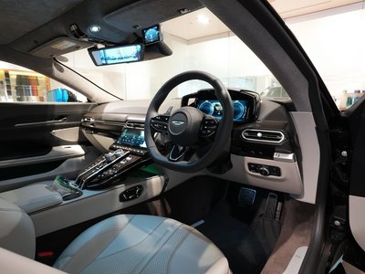 2025 Aston Martin VANTAGE — миниатюра 19