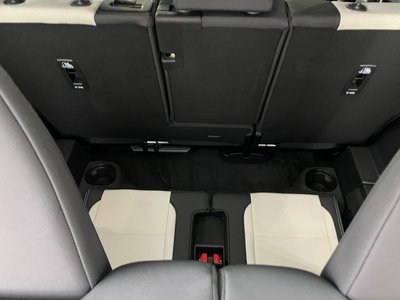 2025 LAND Rover DISCOVERY SPORT photo 16