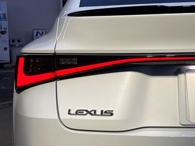 2022 Lexus IS thumbnail 33