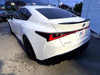 2022 Lexus IS thumbnail 32