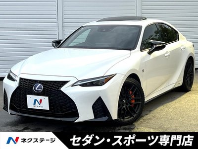 2022 Lexus IS photo 2