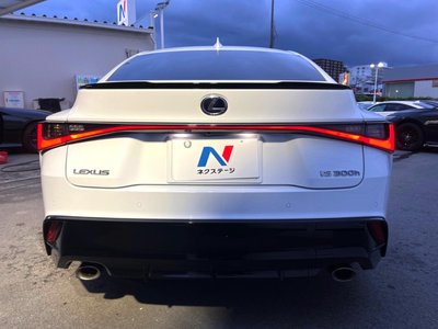 2022 Lexus IS thumbnail 17