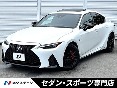 2022 Lexus IS photo 1