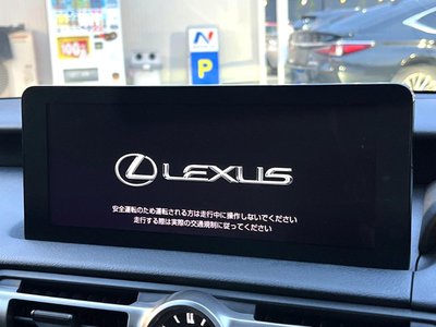 2022 Lexus IS photo 5