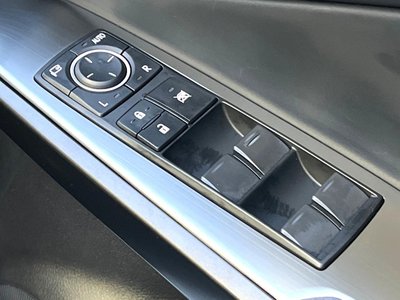 2022 Lexus IS thumbnail 40