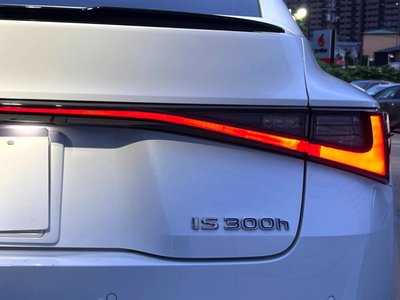 2022 Lexus IS thumbnail 34