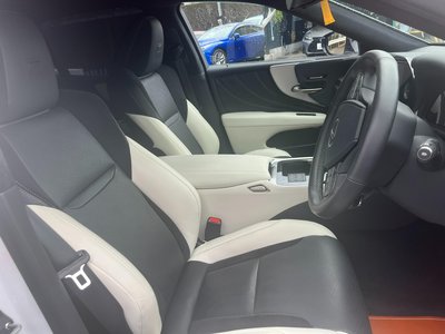 صورة 8 لـ 2023 Lexus LS
