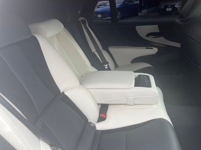 صورة 52 لـ 2023 Lexus LS