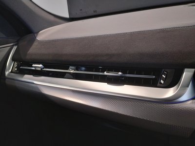 2025 BMW X2 thumbnail 32