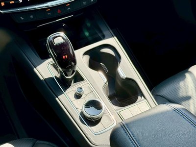 2025 Cadillac XT4 — миниатюра 35