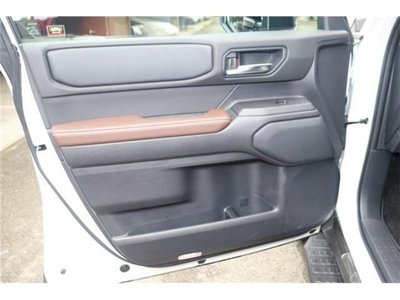 صورة 41 لـ 2024 Toyota LAND CRUISER 250