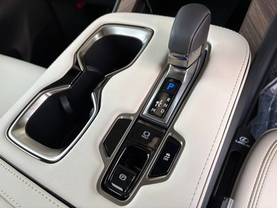 2026 Lexus LM thumbnail 18