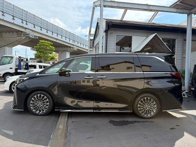 2026 Lexus LM photo 3