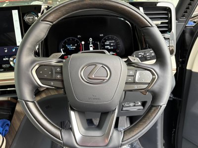 2026 Lexus LM photo 9