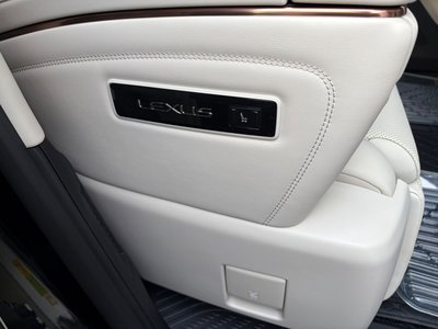 2026 Lexus LM thumbnail 28