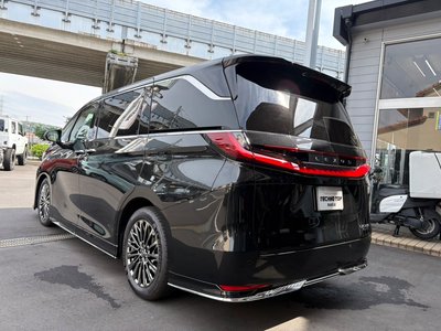 2026 Lexus LM photo 7