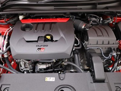 صورة 13 لـ 2025 Toyota GR COROLLA
