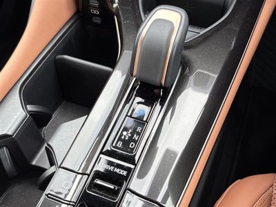 صورة 26 لـ 2025 Toyota CROWN SPORT