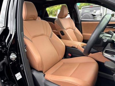 صورة 29 لـ 2025 Toyota CROWN SPORT