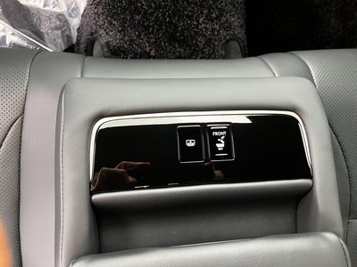 2021 Lexus LS thumbnail 25