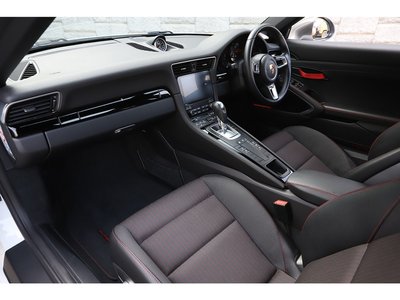 2018 Porsche 911 thumbnail 39