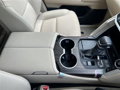صورة 24 لـ 2025 Toyota LAND CRUISER 300