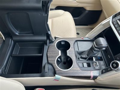 صورة 25 لـ 2025 Toyota LAND CRUISER 300