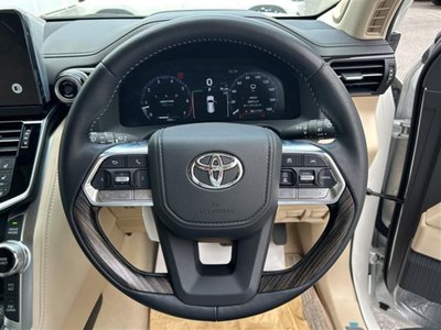 صورة 21 لـ 2025 Toyota LAND CRUISER 300
