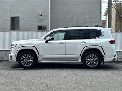 صورة 5 لـ 2025 Toyota LAND CRUISER 300