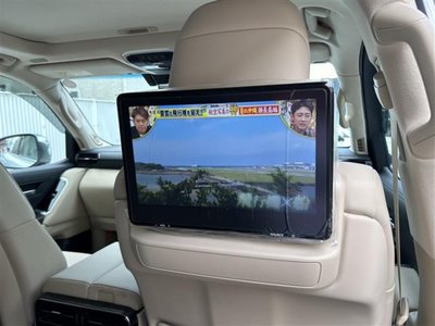 صورة 34 لـ 2025 Toyota LAND CRUISER 300