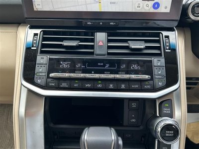 صورة 20 لـ 2025 Toyota LAND CRUISER 300