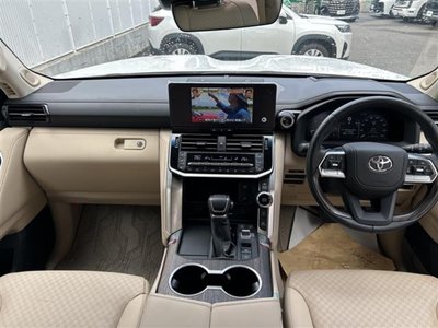صورة 40 لـ 2025 Toyota LAND CRUISER 300