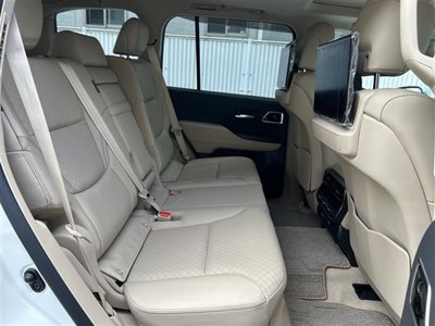 صورة 33 لـ 2025 Toyota LAND CRUISER 300